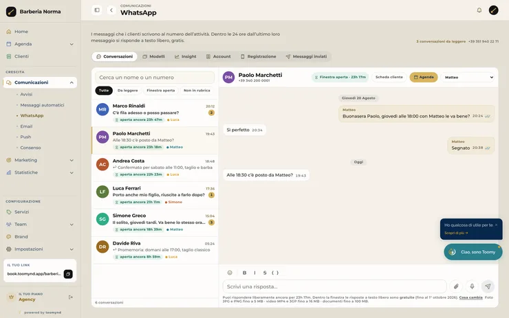 Le conversazioni WhatsApp di una barberia dentro Toomynd, con le richieste di chi vuole sapere se c’è posto